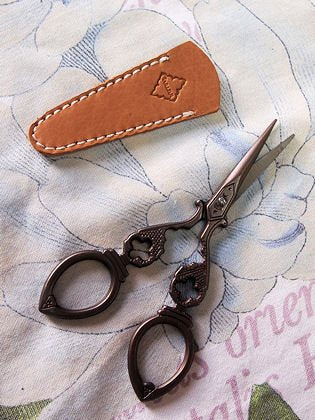Posh Living Tailleur Scissor Case Camel Small Size
