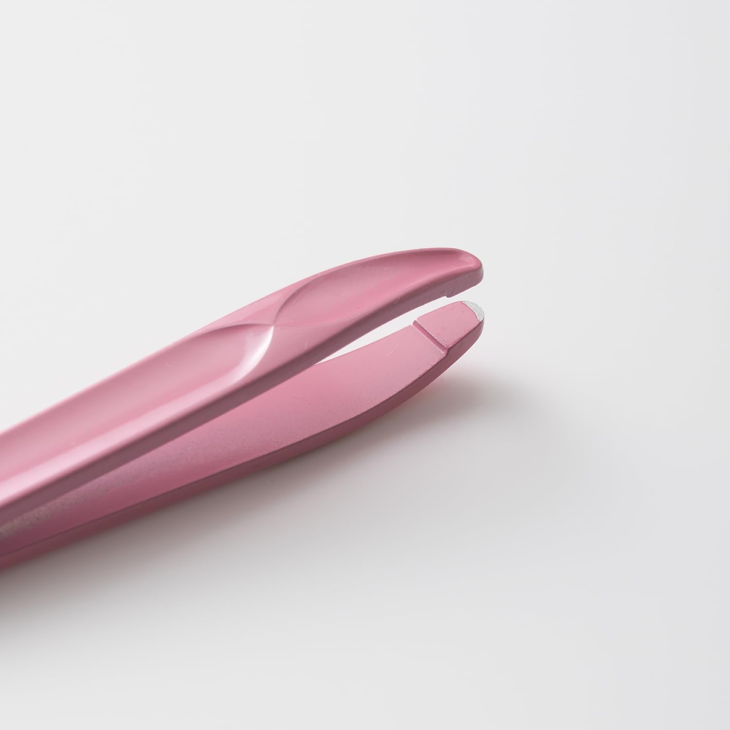 KAI Rounded Tip Tweezers for Gentle Skin Contact Pink