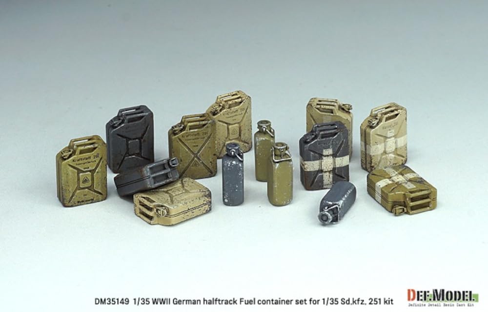 DEF.MODEL 1/35 WW2 German Sd.Kfz.251 Ausf.C/D Model Kit