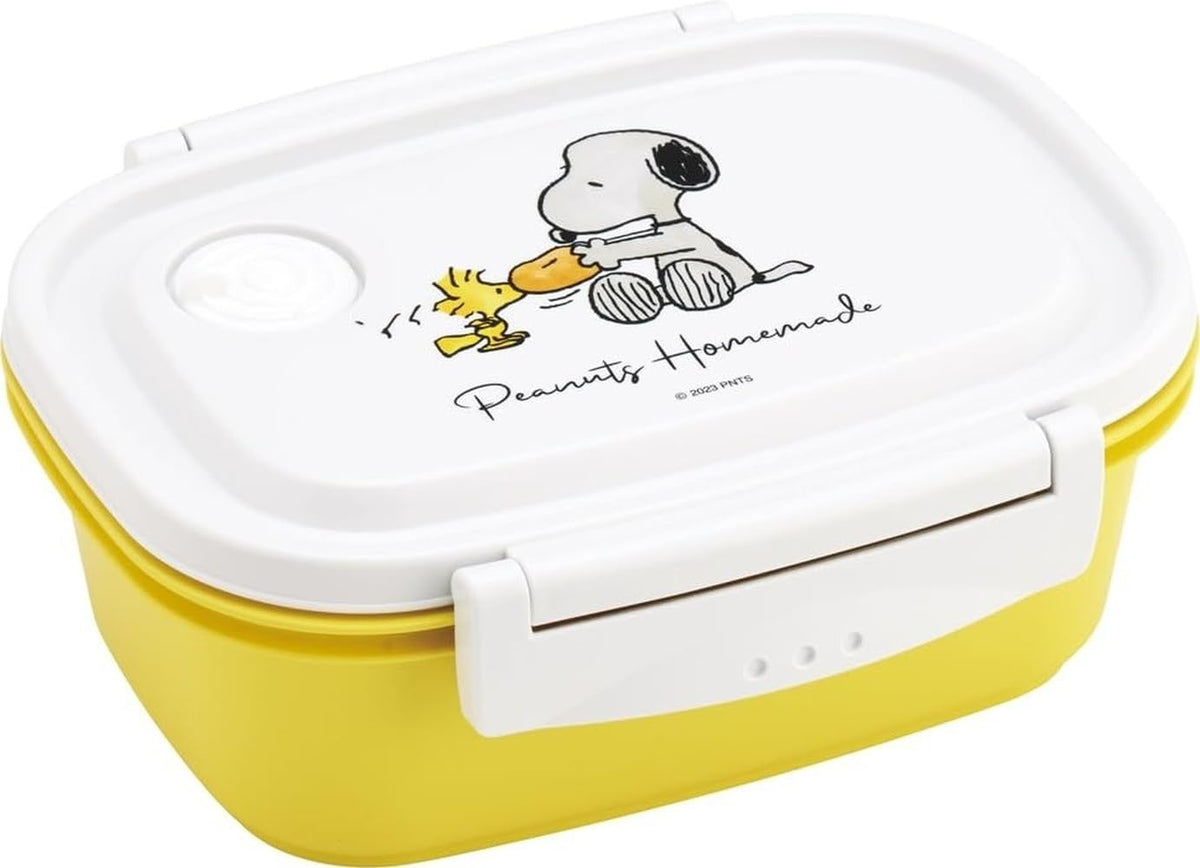 Skater Lightweight Bento Box 550ml Microwave Safe Snoopy Design
