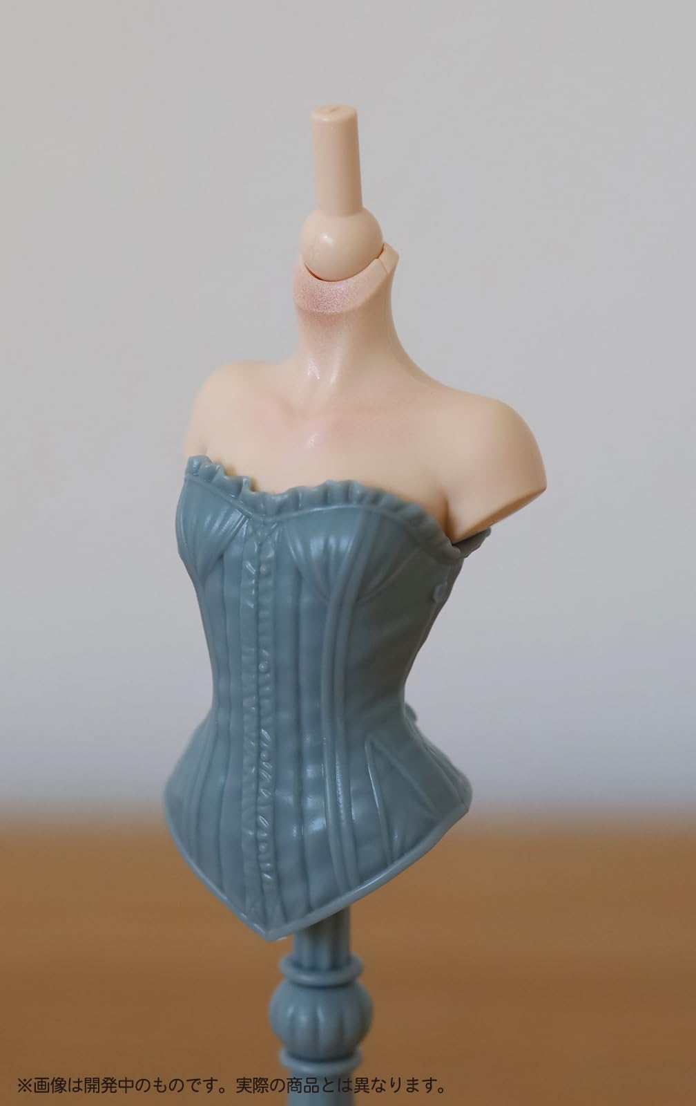 MCI D.I.G. Prepainted Lady Torso Plastic Model Kit