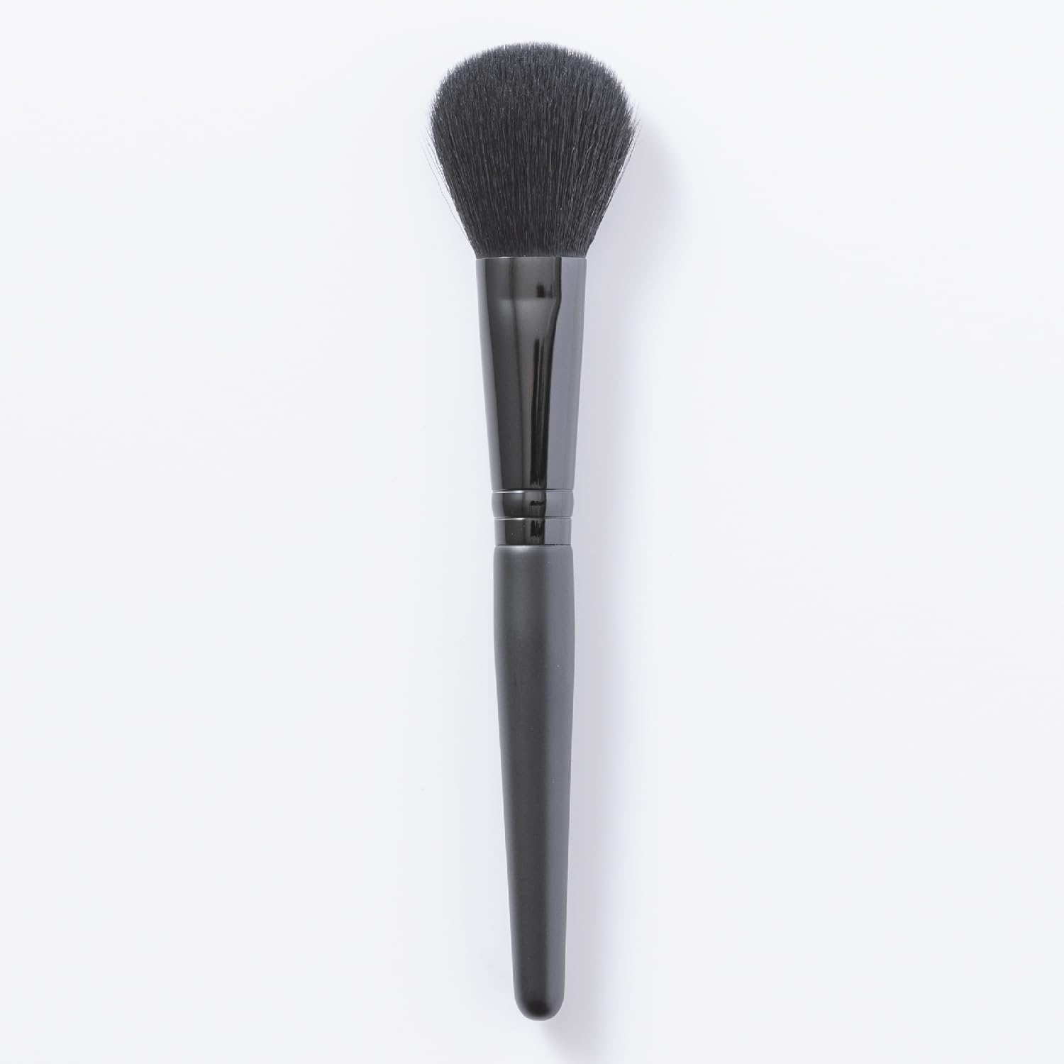 KAI Cheek Brush M for Flawless Makeup Application