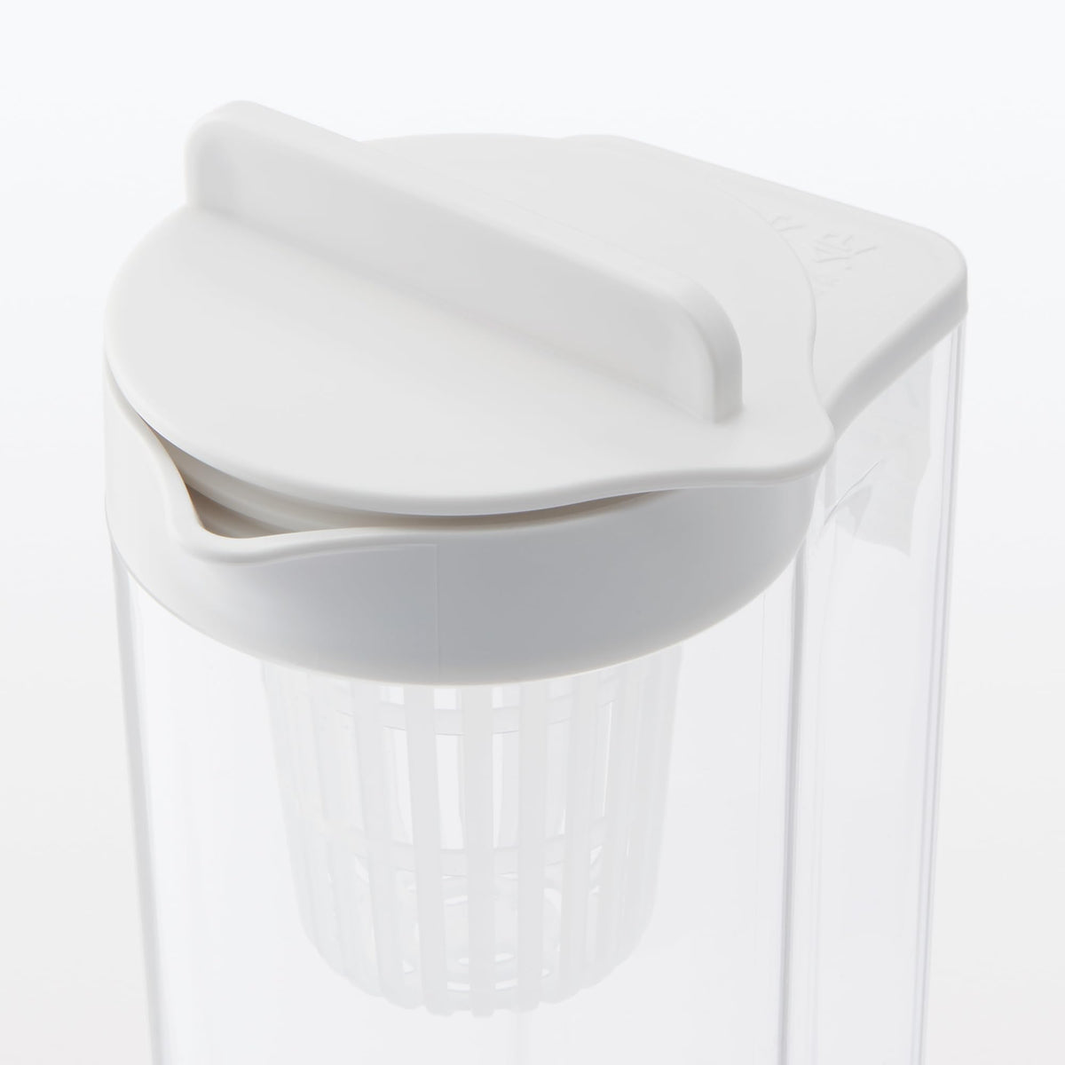 MUJI Water Pitcher with Strainer 2L for Refreshing Cold Water