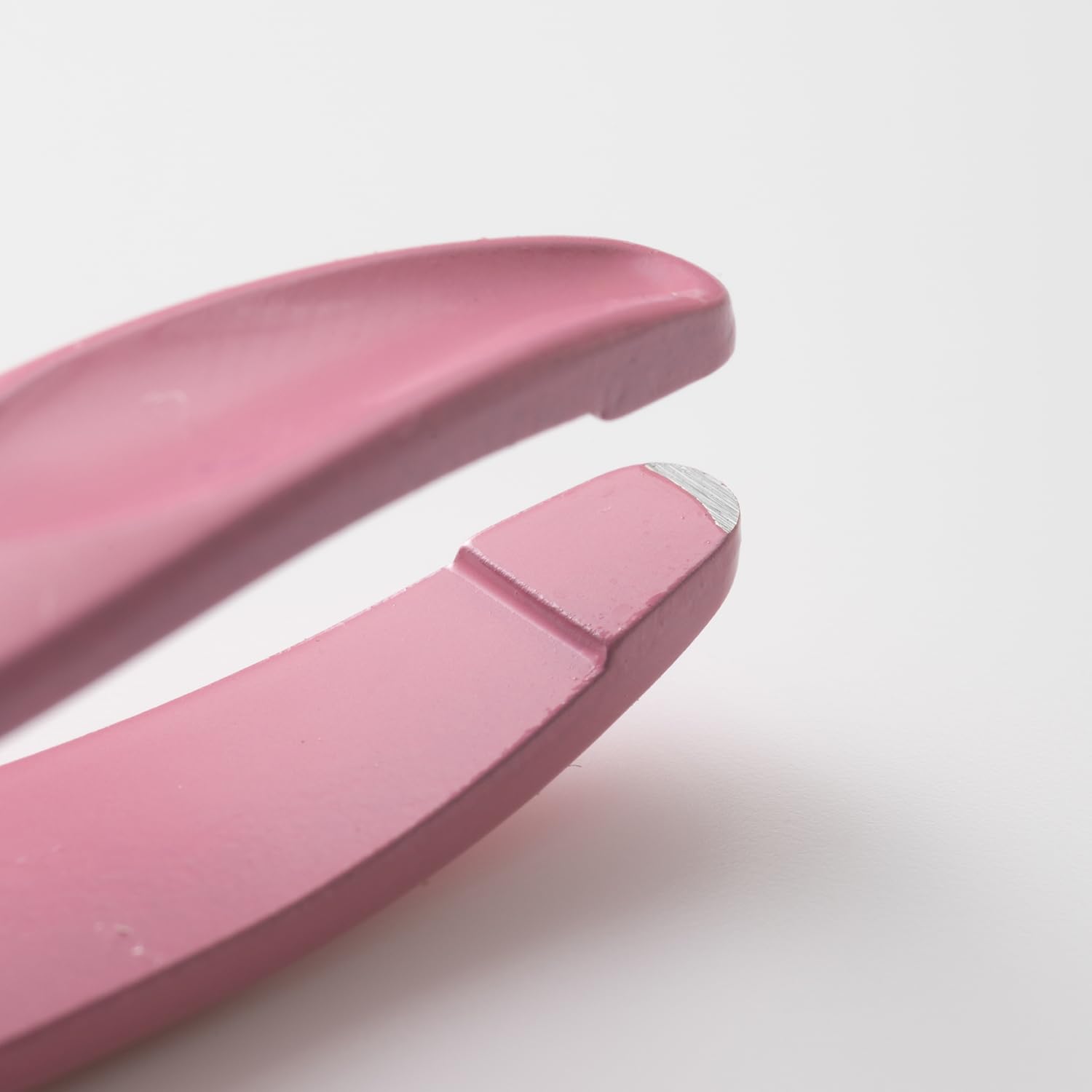 KAI Rounded Tip Tweezers for Gentle Skin Contact Pink