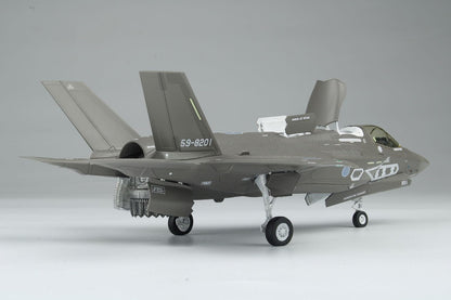 PLATZ 1/72 Japan Air Self-Defense Force F-35B Lightning II Model Kit