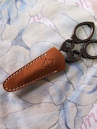 Posh Living Tailleur Scissor Case Camel Small Size