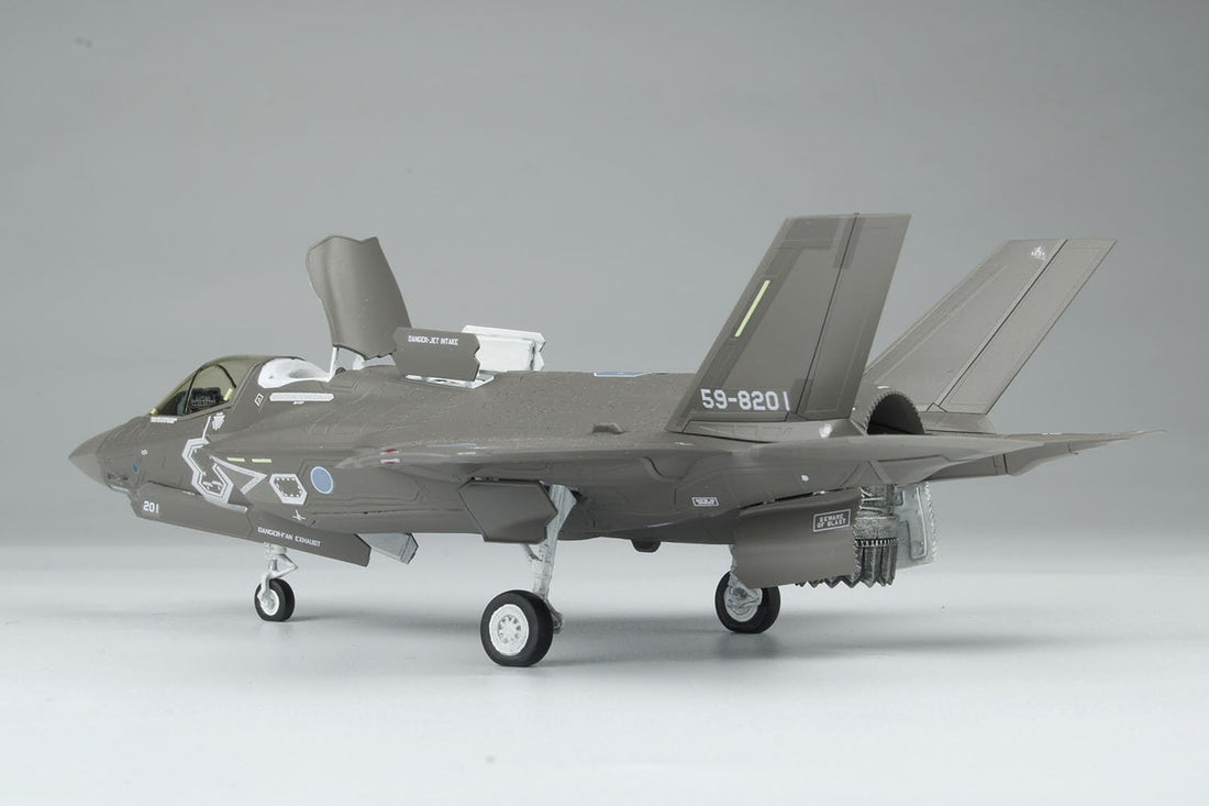 PLATZ 1/72 Japan Air Self-Defense Force F-35B Lightning II Model Kit