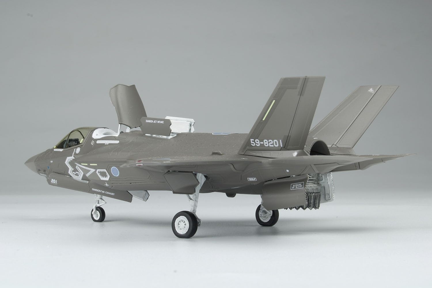 PLATZ 1/72 Japan Air Self-Defense Force F-35B Lightning II Model Kit