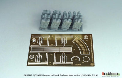DEF.MODEL 1/35 WW2 German Sd.Kfz.251 Ausf.C/D Model Kit