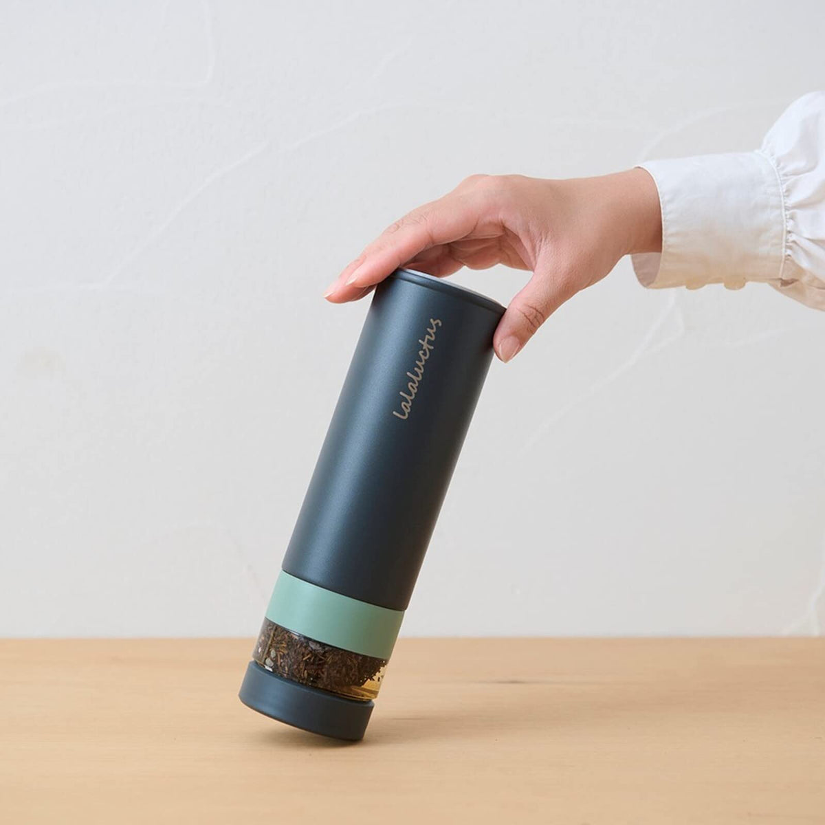 Lalaluctus Tea Bottle with Infuser Vacuum Insulated Dark Gray