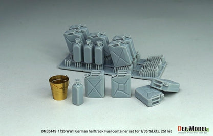 DEF.MODEL 1/35 WW2 German Sd.Kfz.251 Ausf.C/D Model Kit