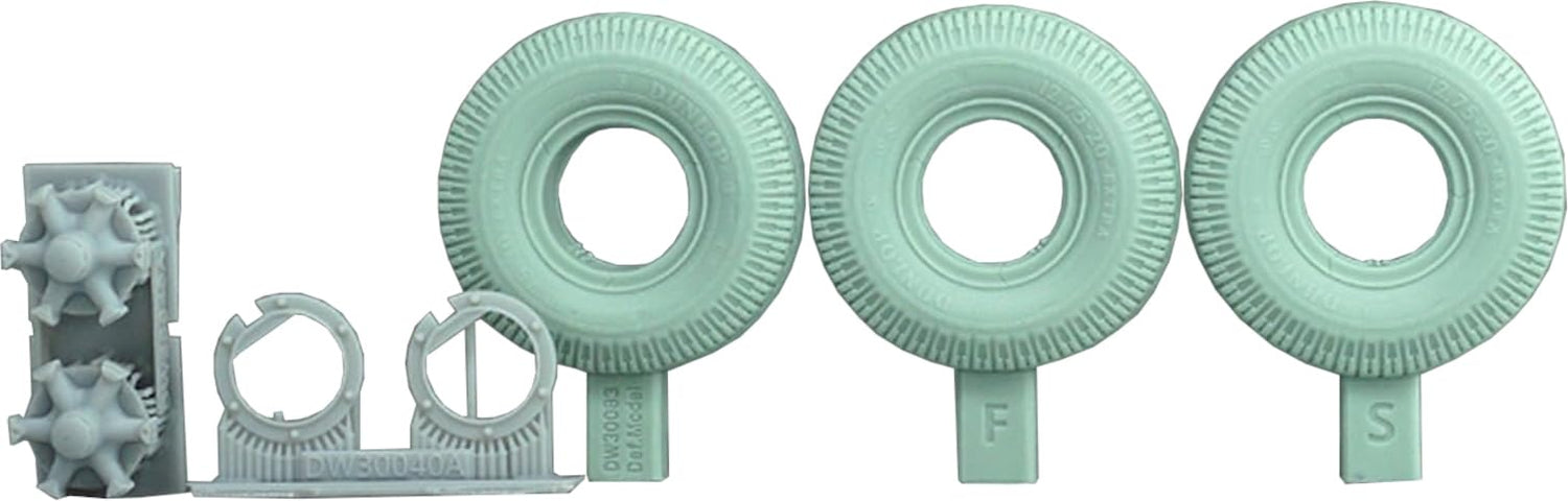 DEF.MODEL 1/35 Scale WWII German Sd.Kfz.9 FAMO Halftrack Tire Set