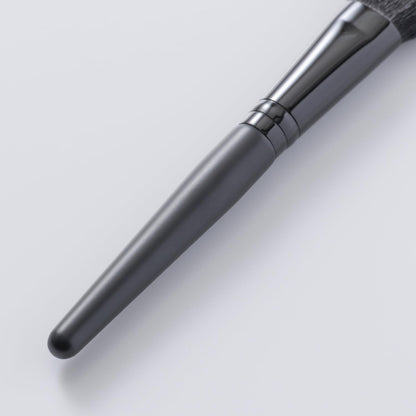 KAI Cheek Brush M for Flawless Makeup Application