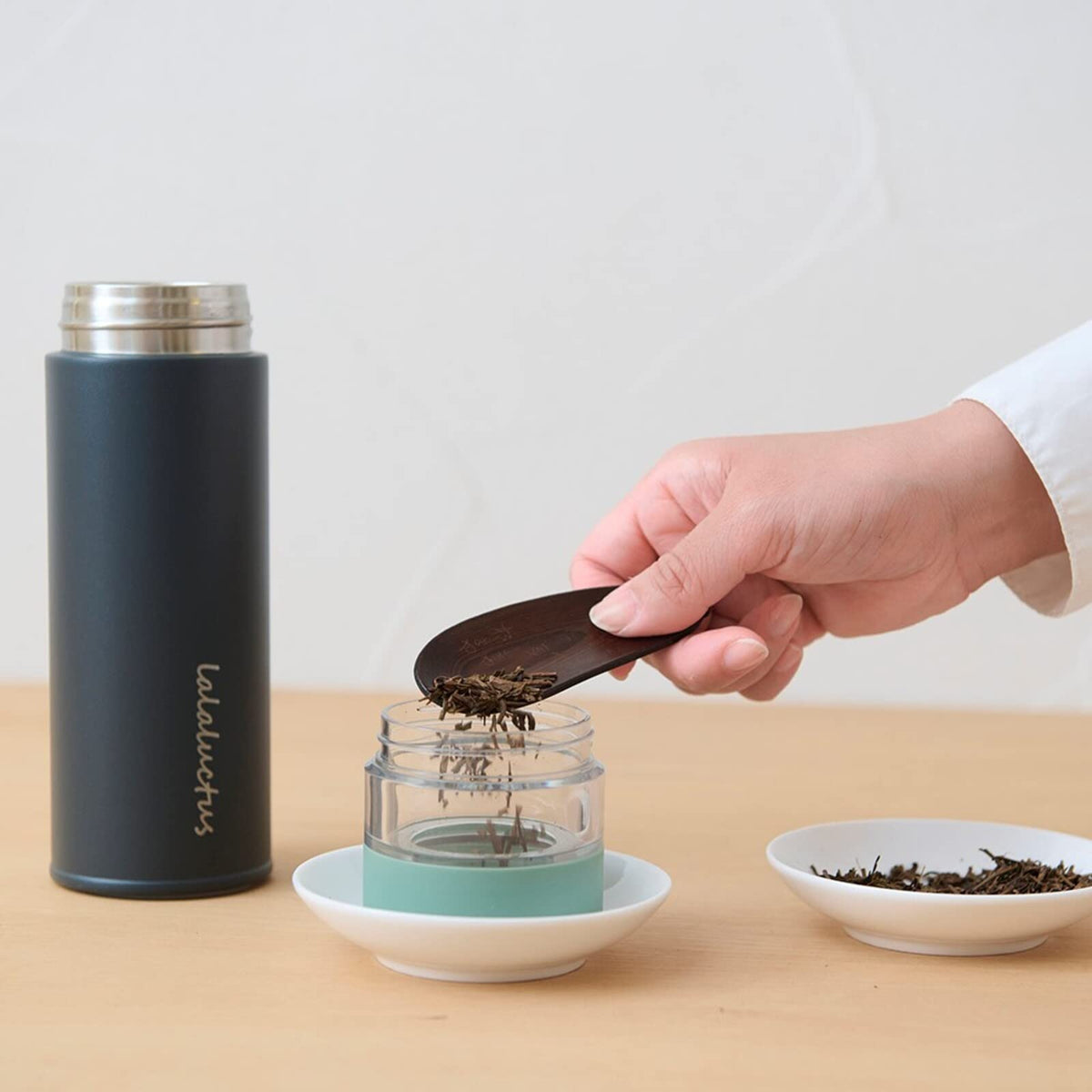 Lalaluctus Tea Bottle with Infuser Vacuum Insulated Dark Gray