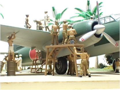 Beaver Corporation 1/72 Japanese Navy Maintenance Personnel Figure Set of 18