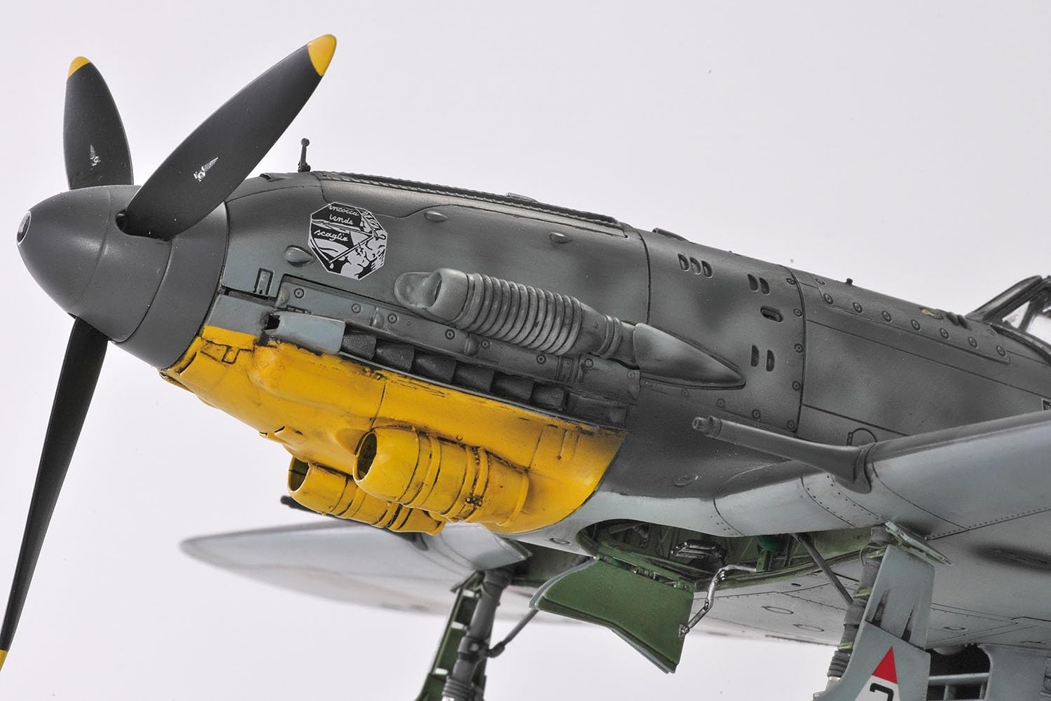 PLATZ 1/32 Scale Model Kit Italian Macchi MC.205 Veltro with Etched Parts