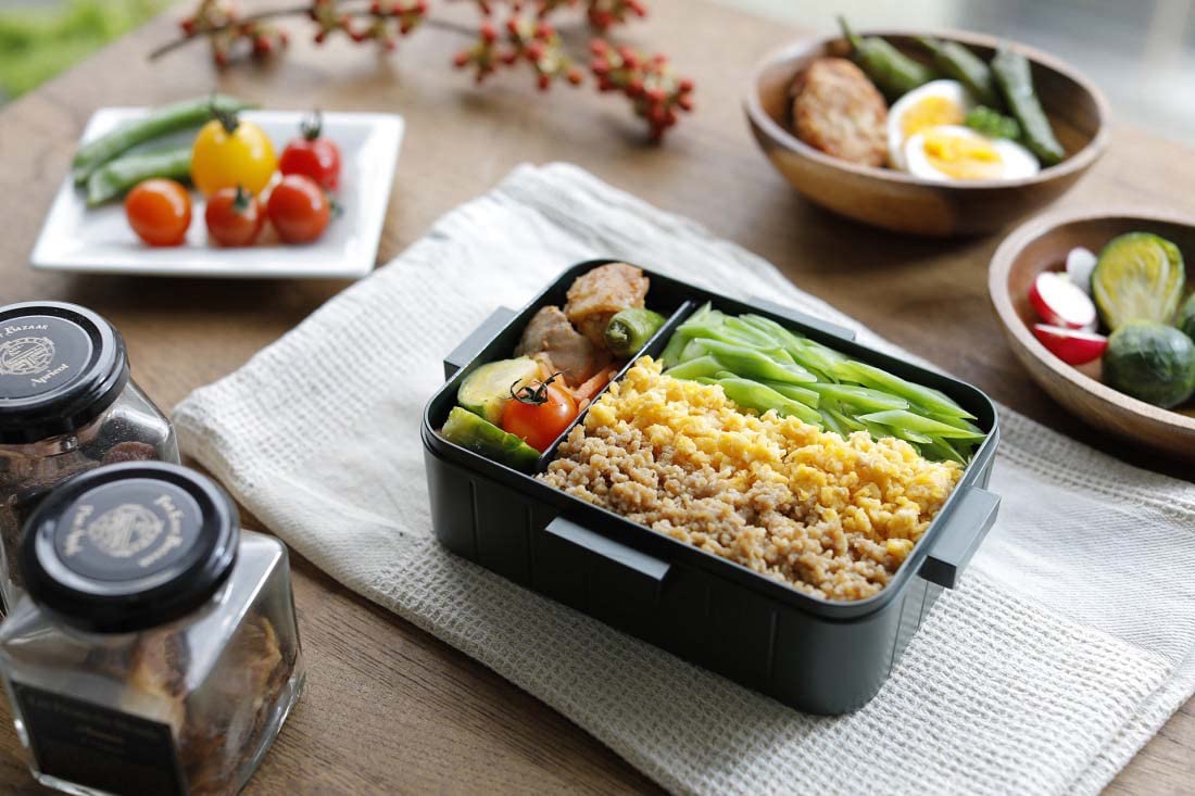 Skater Lunch Box with 4 Locking Mechanisms 650ml in Dusty Green