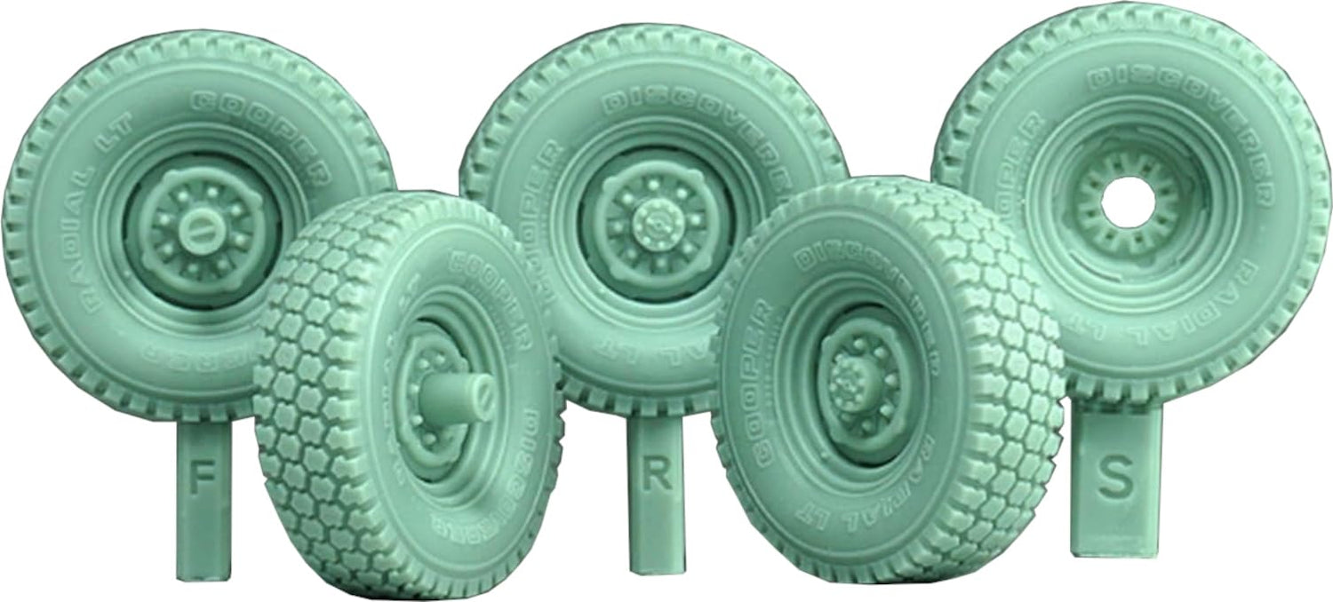DEF.MODEL 1/35 Scale Model Tire Set for M1008 CUCV Vehicles