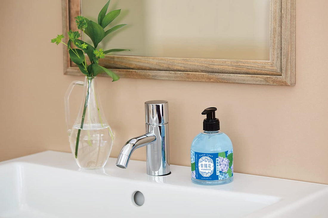 yururito Hydrating Hand Soap Rainy Hydrangea 260mL