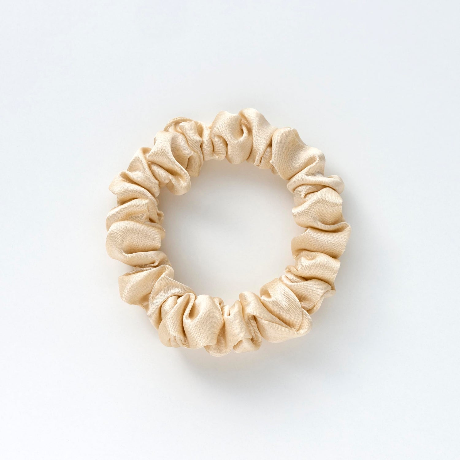 MAPEPE Silk Slim Scrunchie Shiny Beige for Effortless Style
