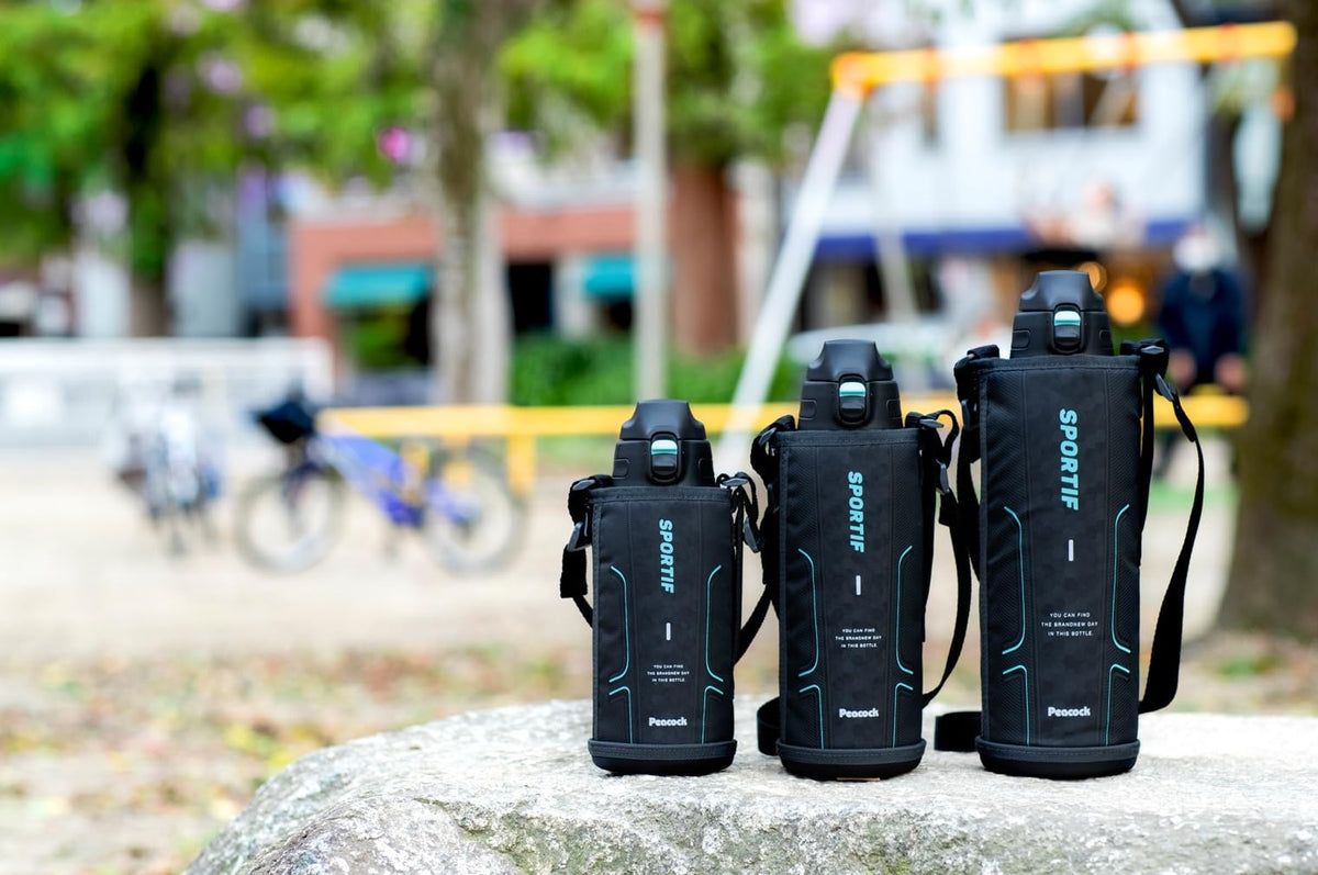 ピーコック魔法瓶工業(The-peacock) ピーコック 水筒 800ml 保冷 真空断熱構造 ワンタッチ 直飲み ポーチ付 本体丸洗いOK ステンレスボトル ブラック AJC-F82 B