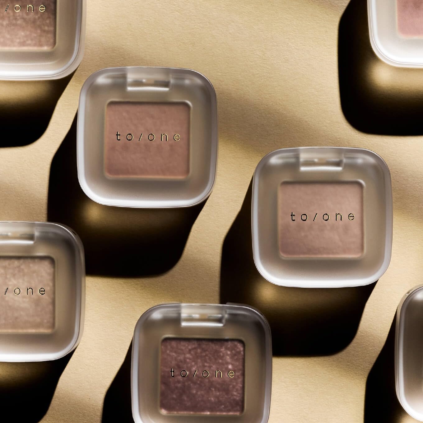 to/one Petal Float Eyes Chiffon Beige Cream Eyeshadow Single