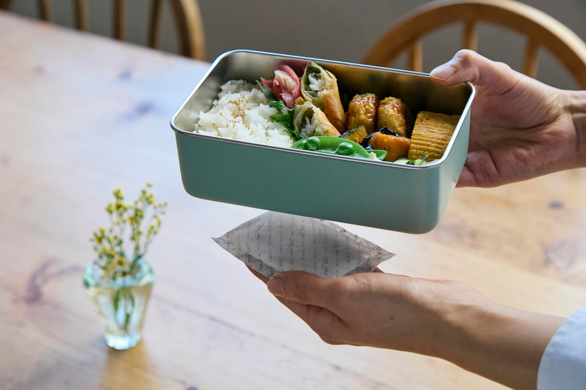 nonoji Stainless Steel Lunch Box with Natural Wood Lid Green