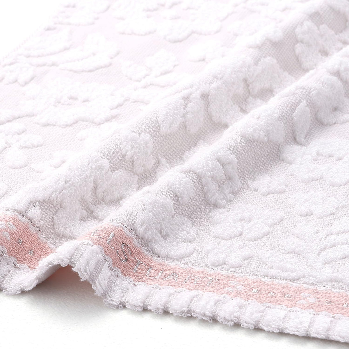 JILL STUART Bonheur Towel Gift Set with Floral Design