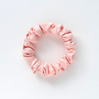 MAPEPE Silk Slim Scrunchie Shiny Pink