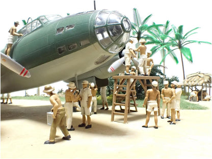 Beaver Corporation 1/72 Japanese Navy Maintenance Personnel Figure Set of 18