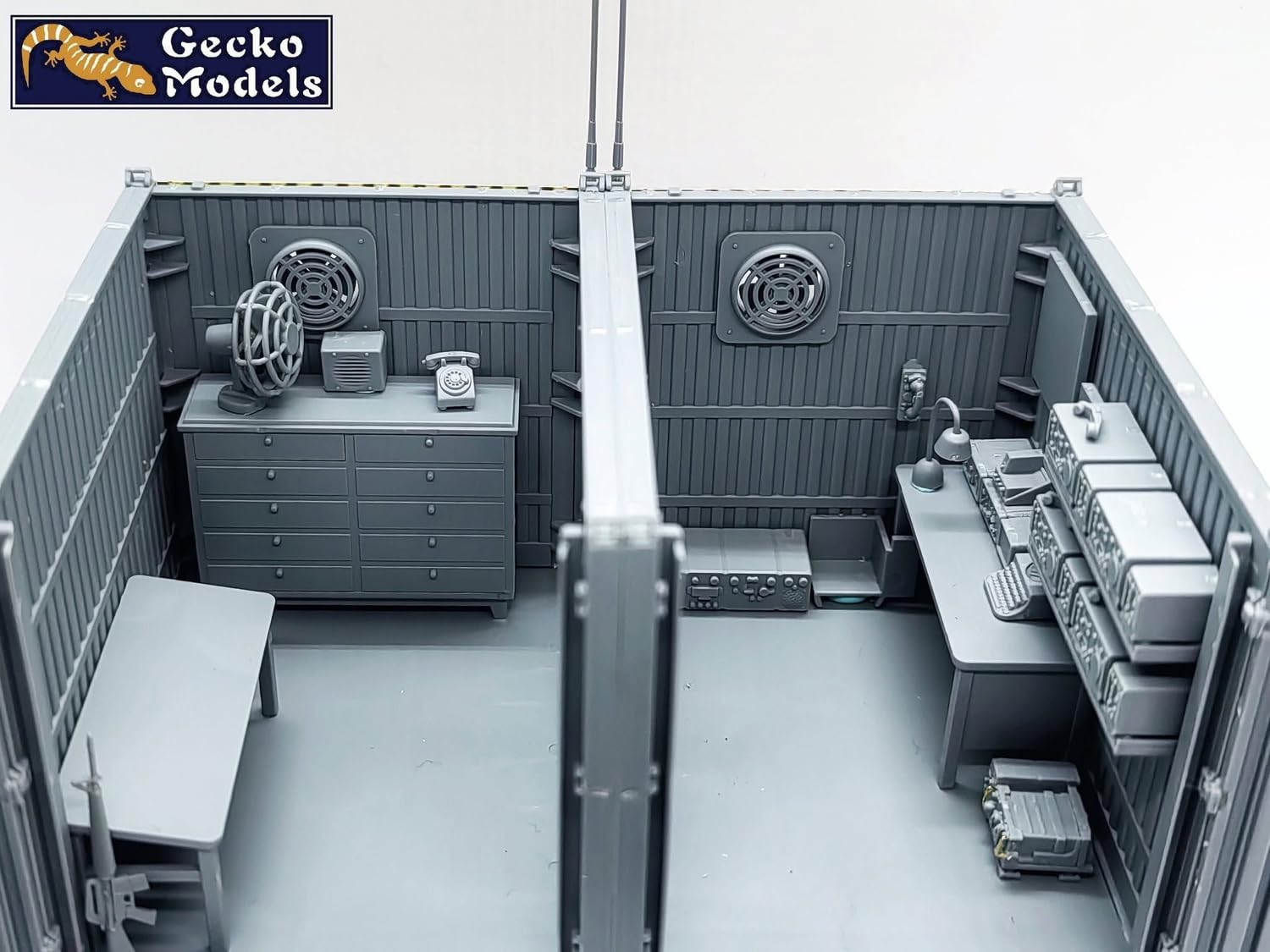 Gecko Models 1/35 American Military Base Container Command Station Model