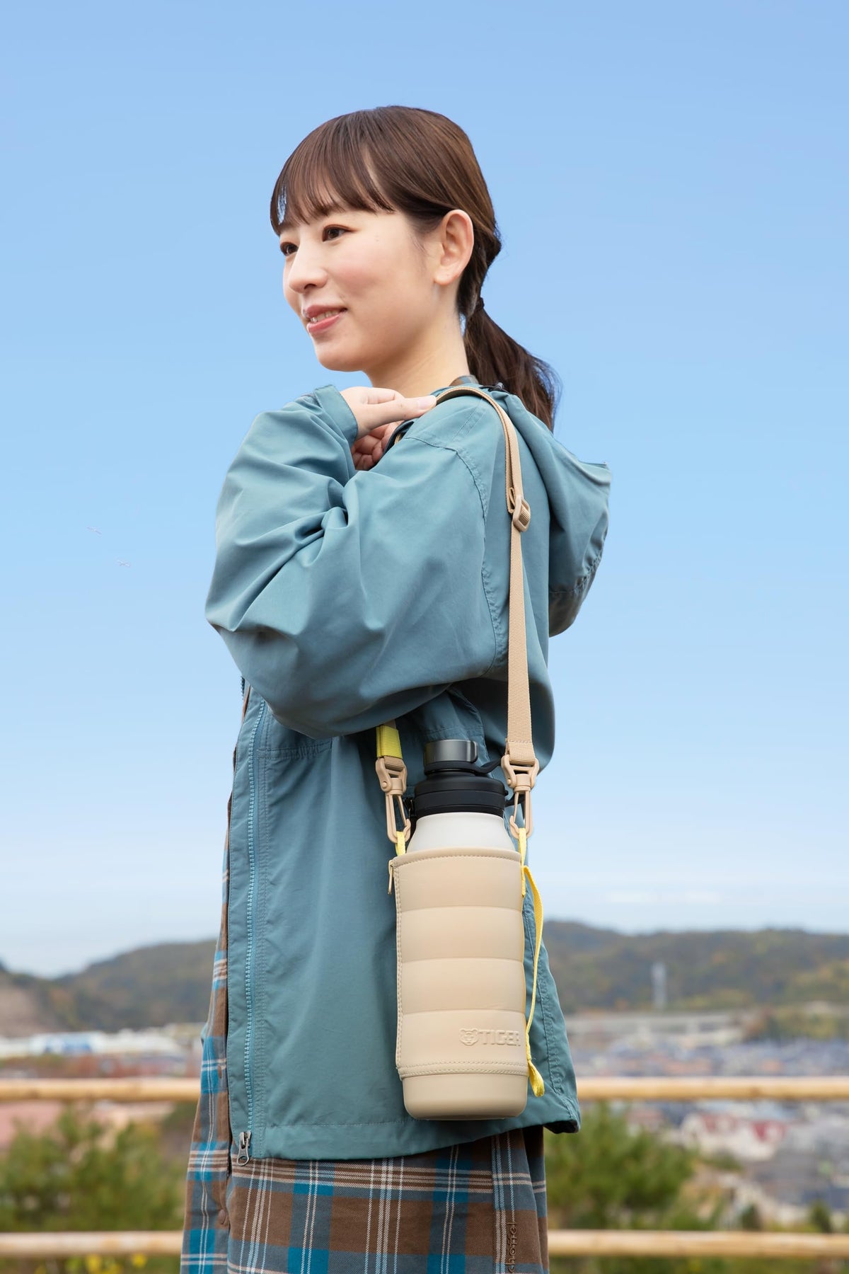 TIGER Vacuum Insulated Bottle 1.2L with Strap and Washable Pouch