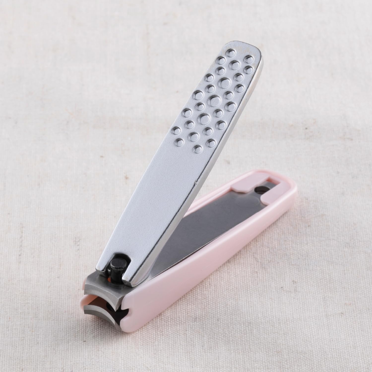 KAI Arch Nail Clipper with Curved Blade and Stopper Case Made in Japan
