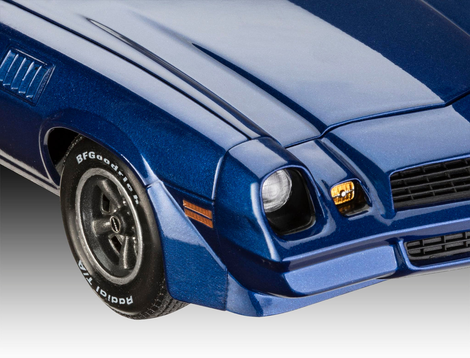 Revell 1/25 Scale Chevrolet Camaro Z/28 Model Kit