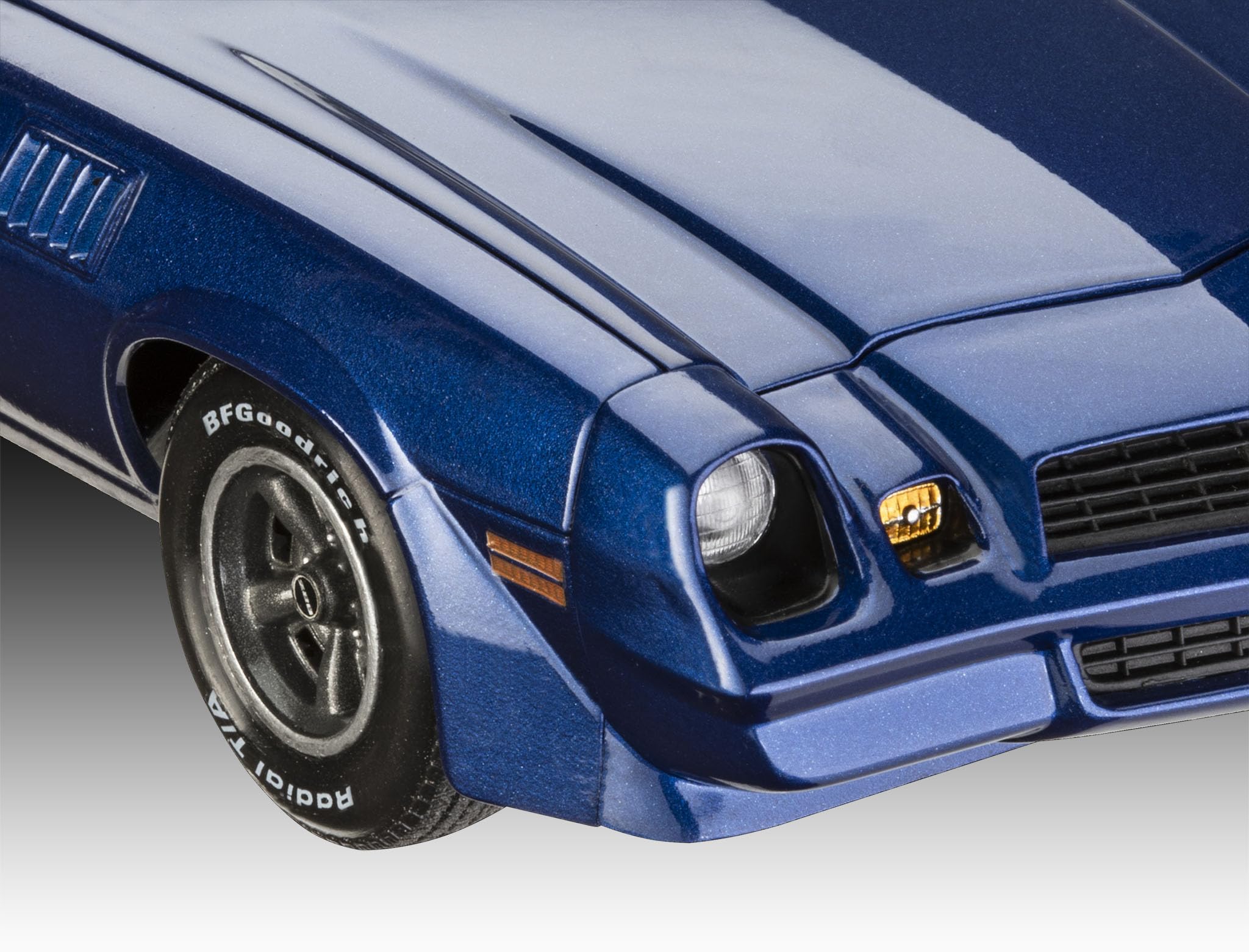 Revell 1/25 Scale Chevrolet Camaro Z/28 Model Kit