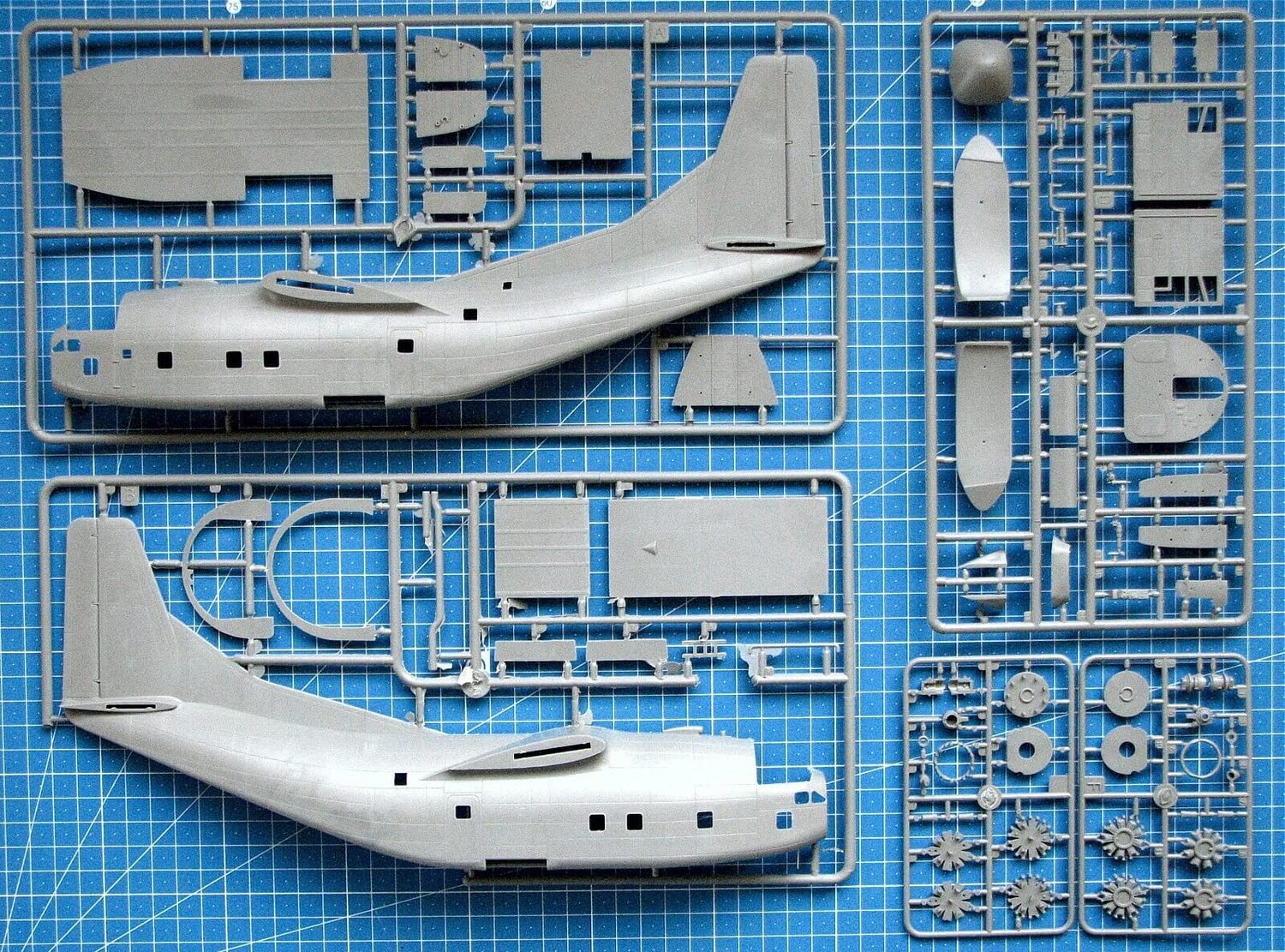 Roden 1/72 Scale Fairchild C-123B Provider Model Kit