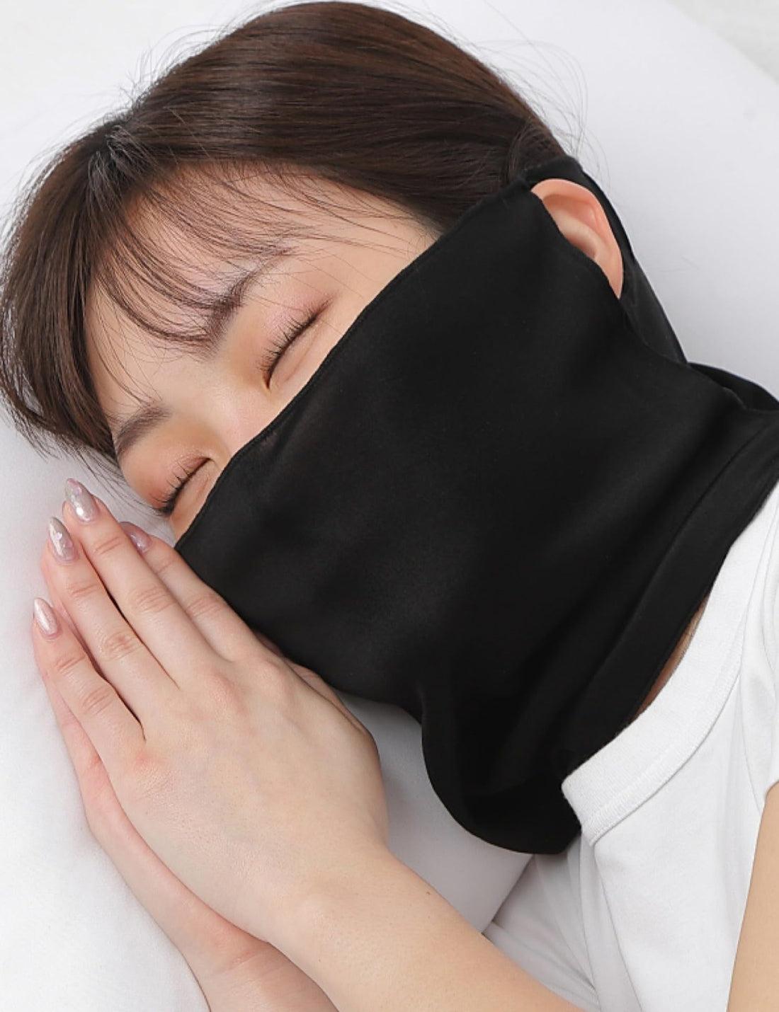LI NOR Silk Sleep Mask for Moisture and Comfort