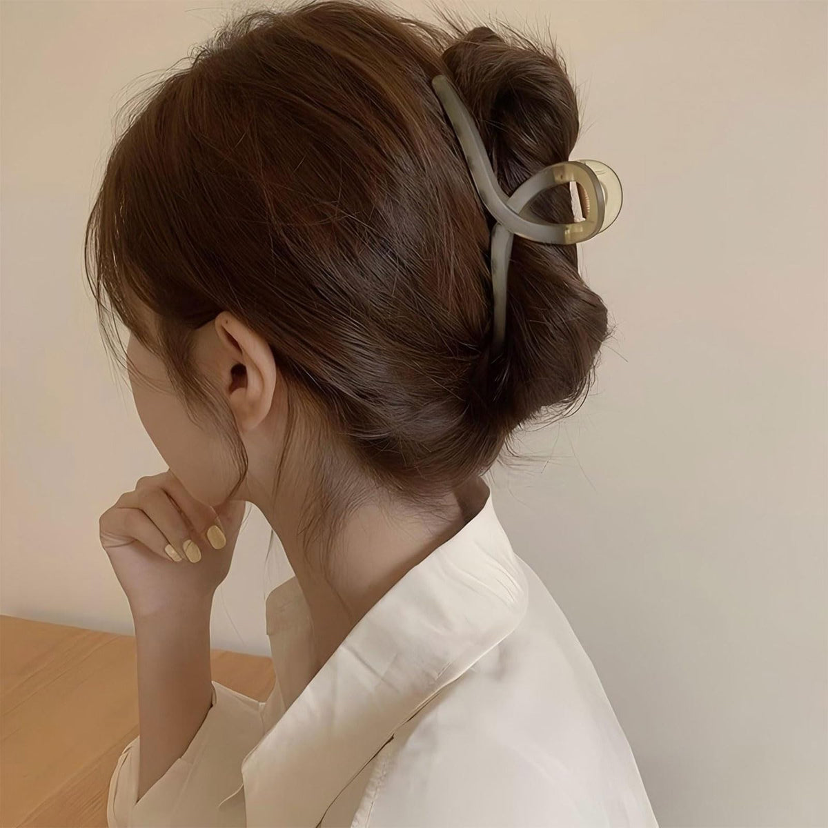 Vigetto Large Hair Clip for Thick Hair in Matte Brown