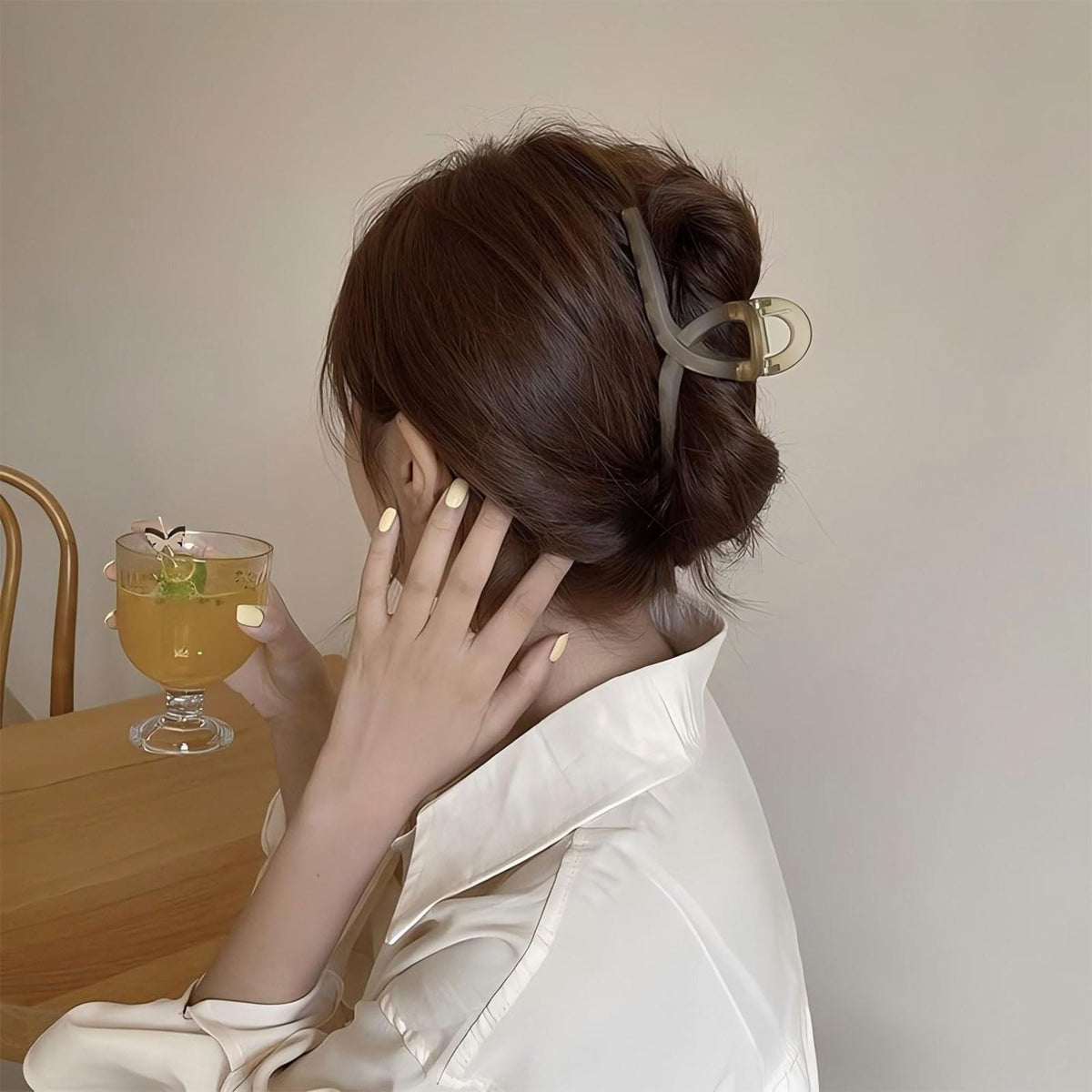 Vigetto Large Hair Clip for Thick Hair in Matte Brown